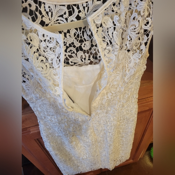 Elegant White Lace Dress - Picture 5 of 6